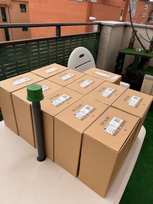 11 Cajas Adidas Yeezy Slide 
