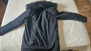 Abrigo Hollister Negro con Capucha de Pelo