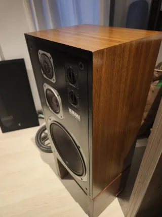 Altavoces Yamaha NS 590