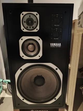 Altavoces Yamaha NS 590