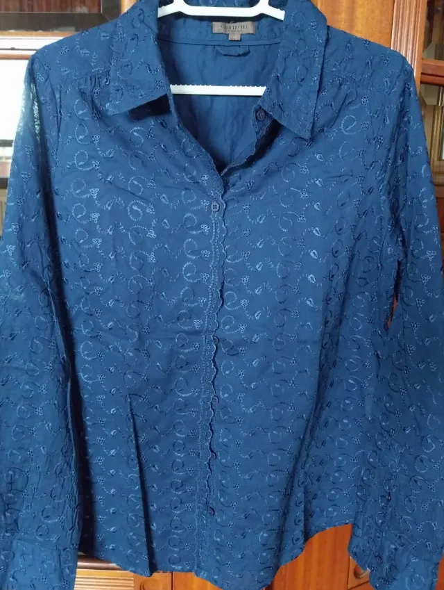 Camicia ricamata blu, camicie, pantaloni, giacche