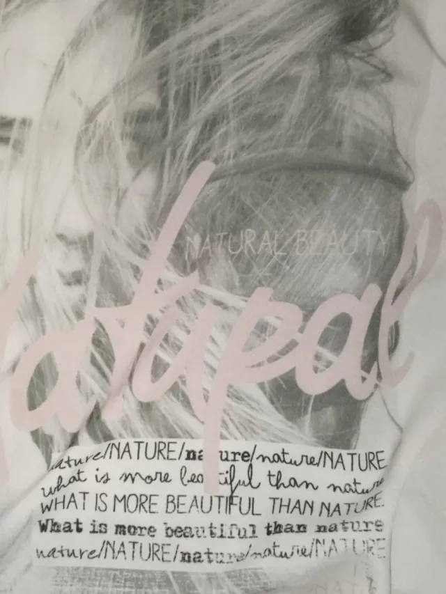 Camiseta Raglán Bicolor Estampado de Rostro