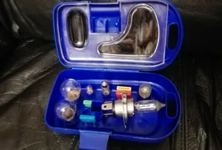 Cofre RECAMBIOS FUSIBLES PEUGEOT 607 coches motor