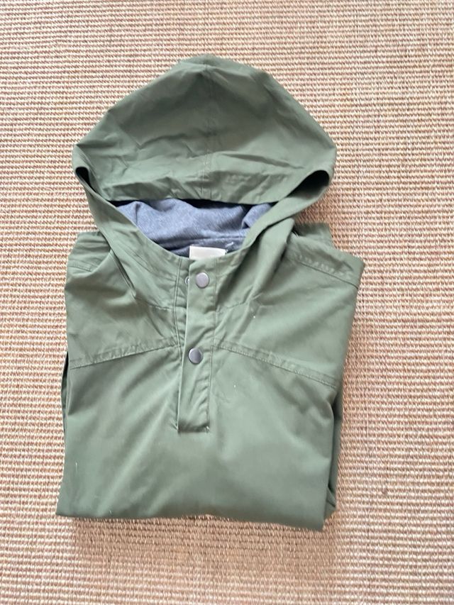 Chaqueta tipo canguro.