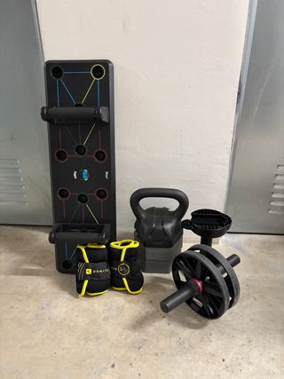 Set de gimnasio: pesas, rueda y más