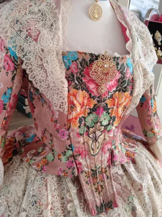 Traje de fallera más Aderezo a estrenar