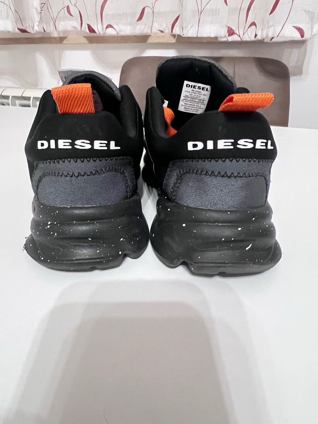 Sneakers Diesel nere e arancioni