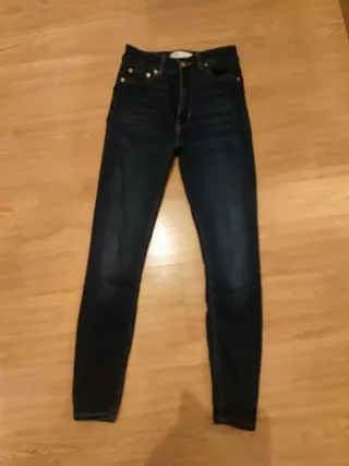 Pantalón vaquero oscuro