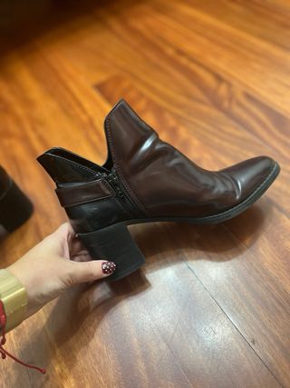 Botines Zara tacón negro y granate
