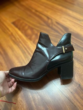 Botines Zara tacón negro y granate
