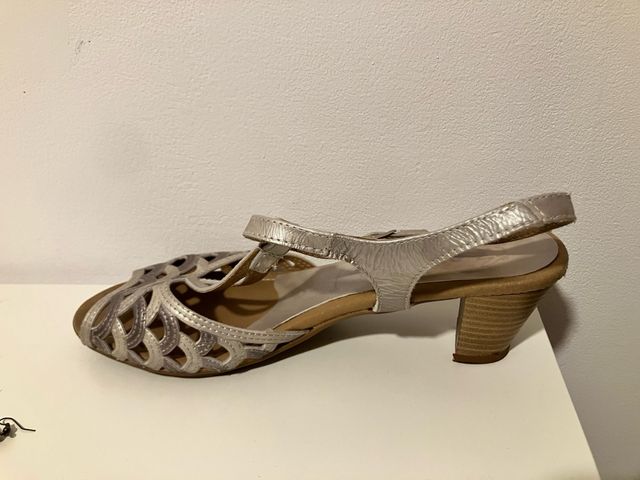 Sandalia tacón plateada talla 39