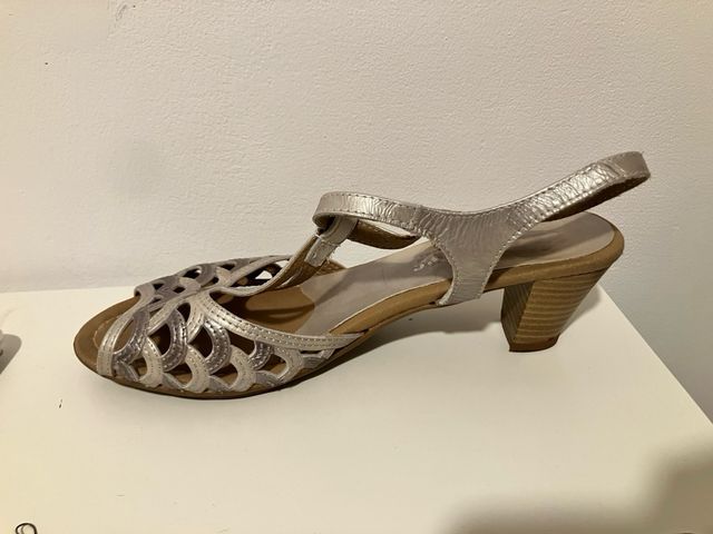 Sandalia tacón plateada talla 39