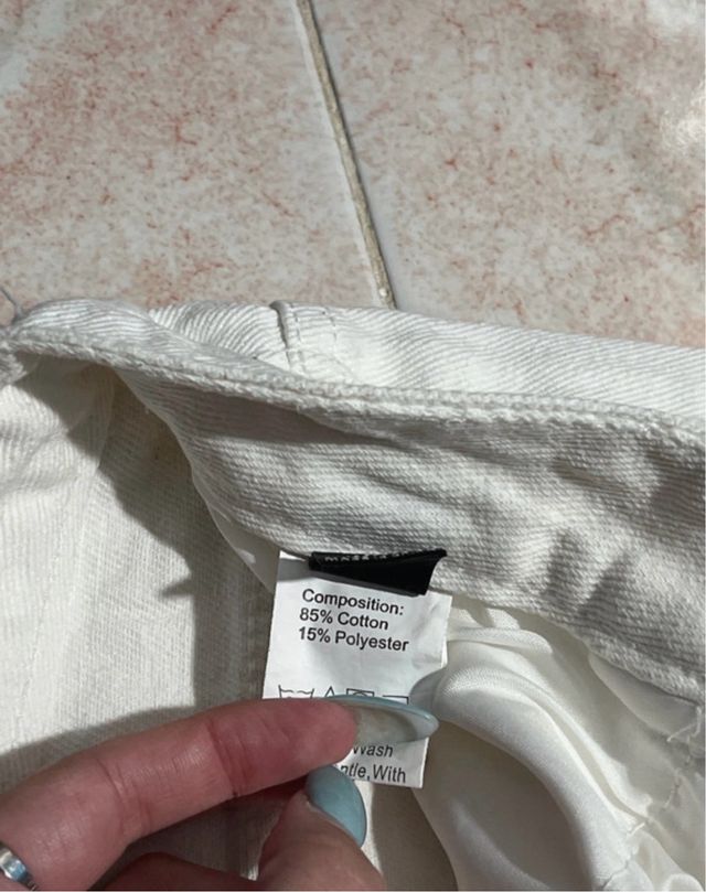 Jeans bianchi strappati vita alta