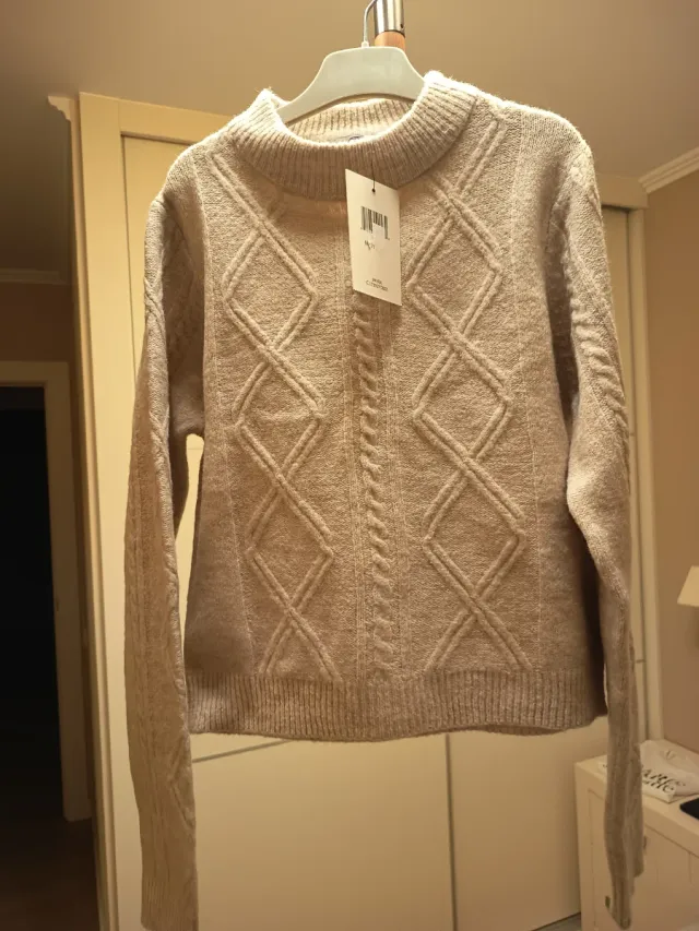 Jersey beige de punto con rombos