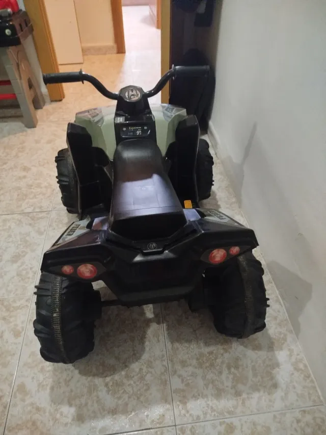 Quad infantil FEBER a batería