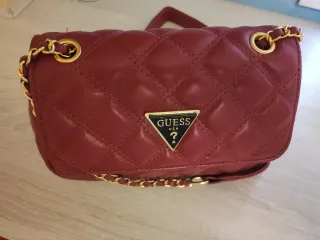 Bolso Guess Rojo Acolchado Cadena Dorada