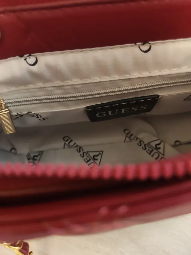 Bolso Guess Rojo Acolchado Cadena Dorada