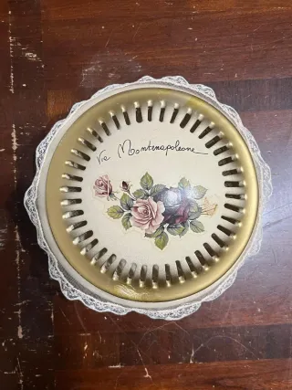 Portagioie decorato con rose e pizzo