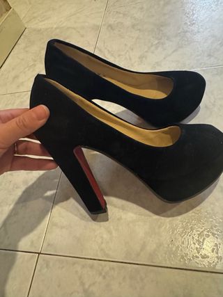 Zapatos de tacón negros