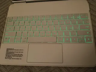 Teclado para Ipad con suspensión magnética