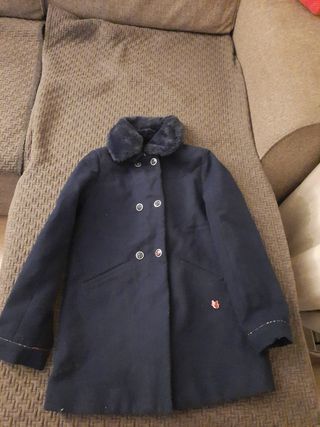 Abrigo niña azul marino con cuello de pelo .