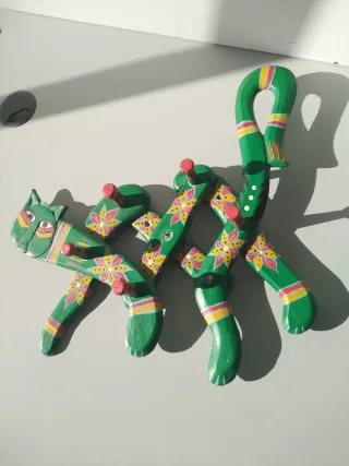 Perchero gato madera pintado