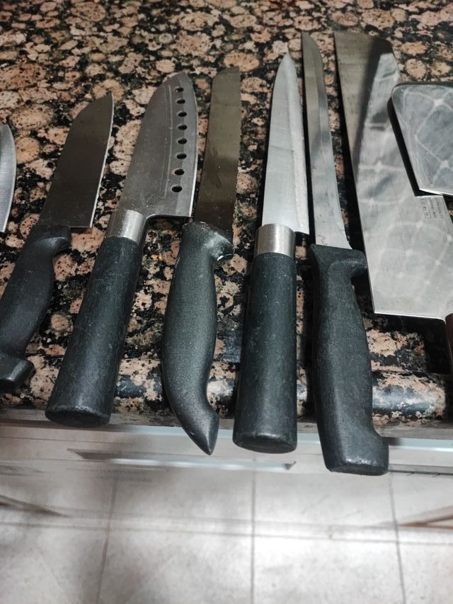 Conjunto de 8 facas e dispensador de gelados