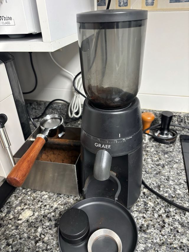 Cafetera DeLonghi Dedica + Molinillo Graef