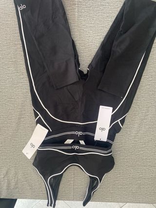 Aloyoga top sport nero con righe bianche