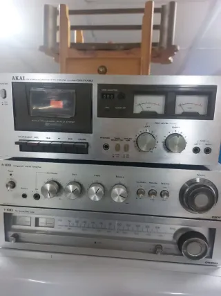 Equipo de música Akai y Onkyo Plata