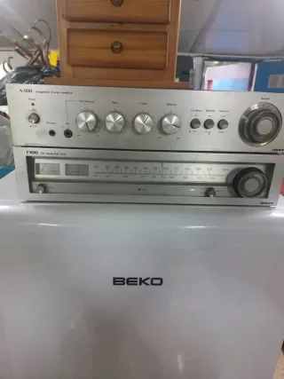 Equipo de música Akai y Onkyo Plata