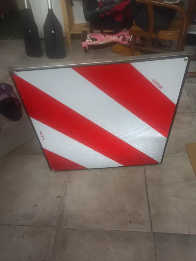 Señal v20 con marco y soporte de acero inoxidable