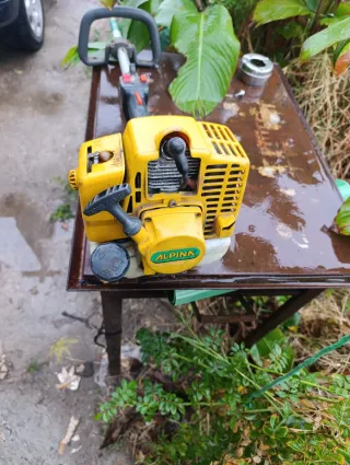 Desbrozadora de gasolina amarilla