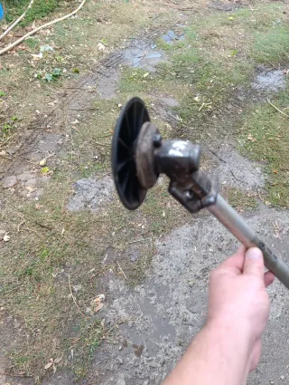 Desbrozadora de gasolina amarilla