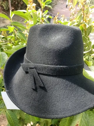 Sombrero negro mujer