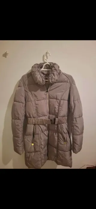 Chaqueta gris acolchada mujer