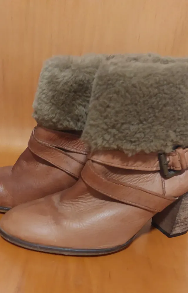 Botines de piel con pelo