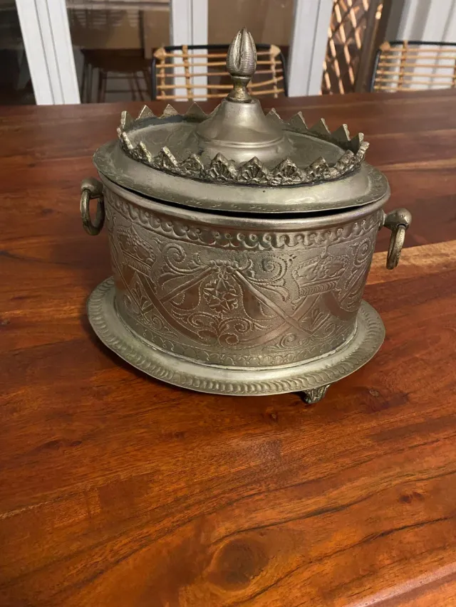 Recipiente para té árabe con tapa