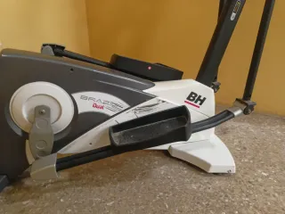 Bicicleta Elíptica BH FITNESS Brazil