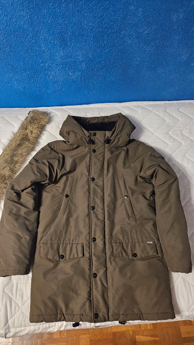 Abrigo Carhartt verde oliva con capucha
