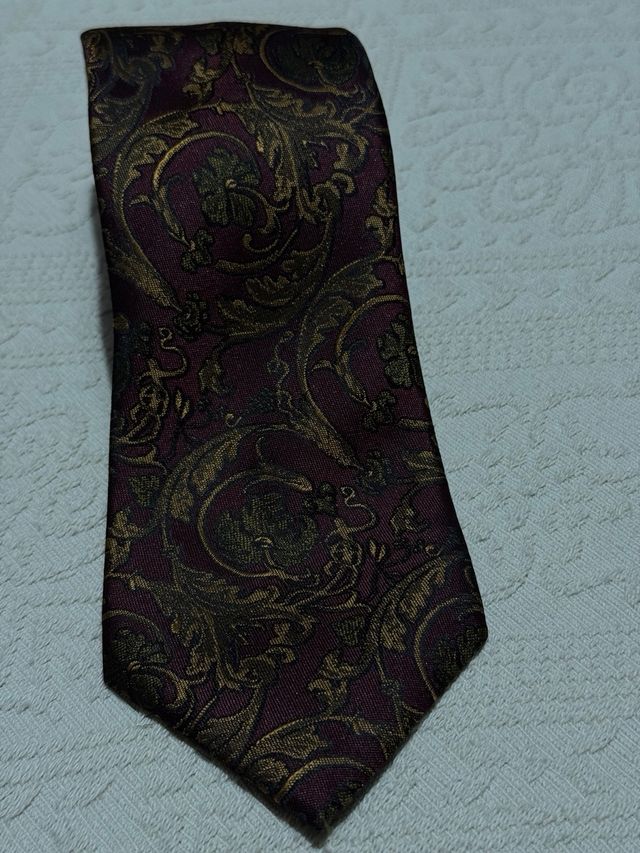 Corbata vintage burdeos