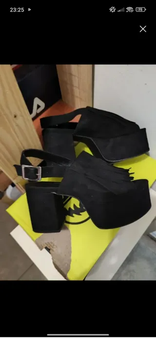 Zapatos de tacón negros con plataforma