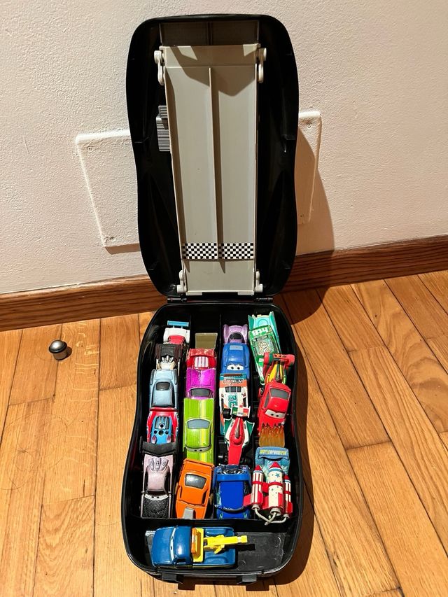 Coches Rayo McQueen y Maletín