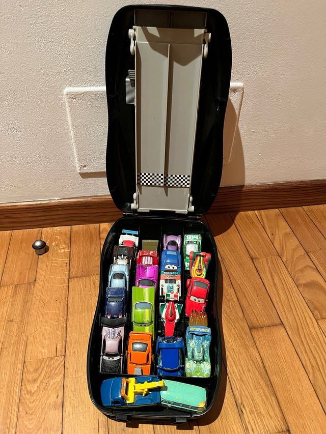 Coches Rayo McQueen y Maletín