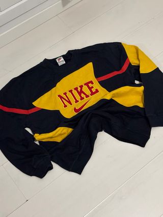Sudadera Nike Negra y Amarilla