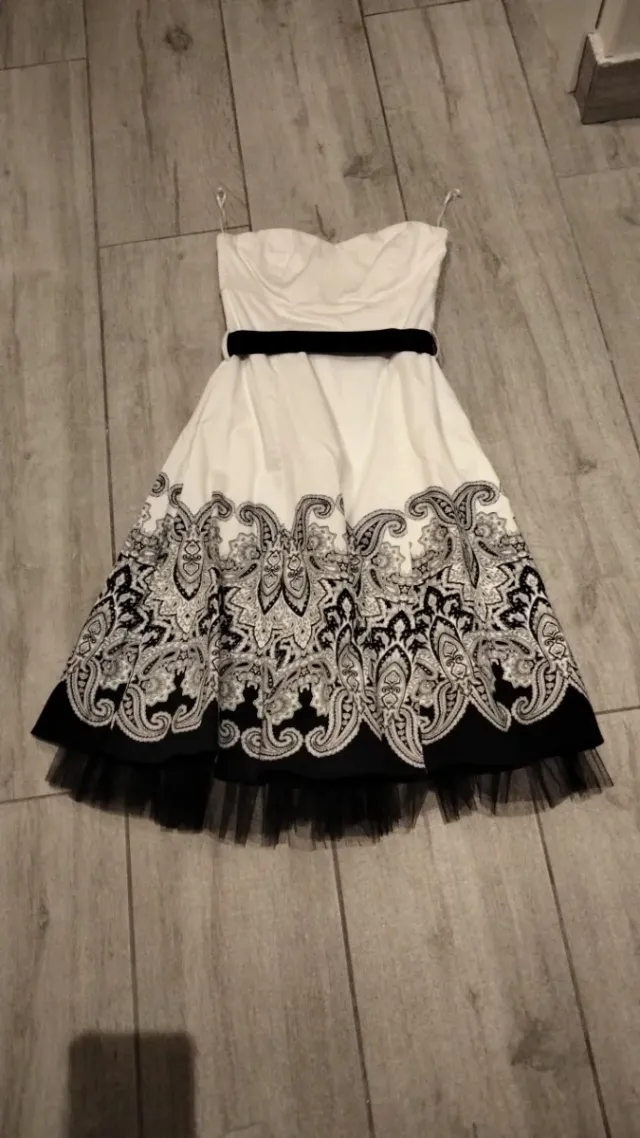 Vestido de fiesta corto blanco y negro