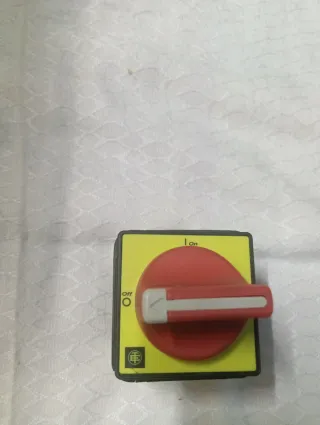 Interruptor 3 polos carril/cuadro con candado