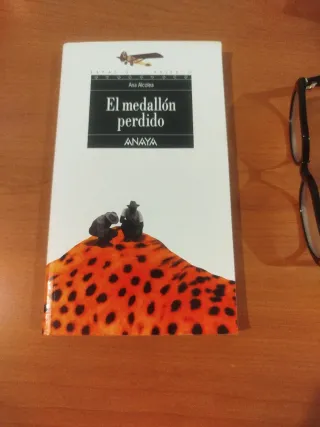 El medallón perdido (Espacio Abierto / Open Spa...