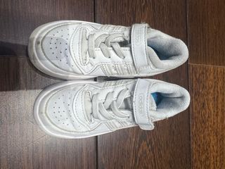 2 Pares Zapatillas Adidas, Talla 25.
10€/Cada Par.