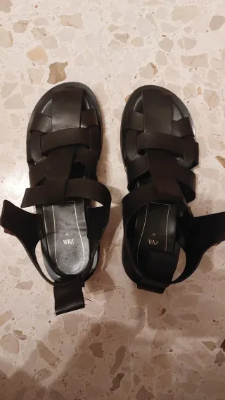 
  Zapatos piel ZARA Negras Talla 39